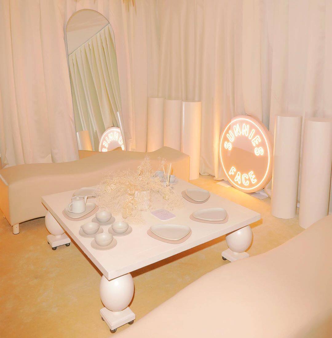 The Sunnies Face Tea Room inside Hotel Sunnies The Sunnies Face Tea Room inside Hotel Sunnies